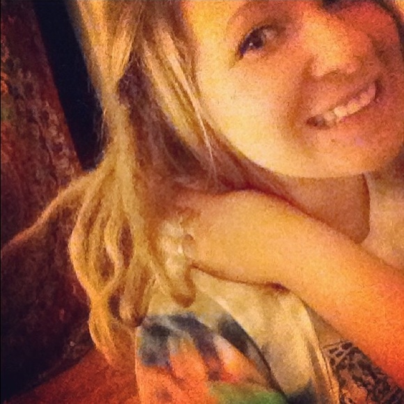 Profile Picture of Julia Lotta (@jlotta) on Poshmark