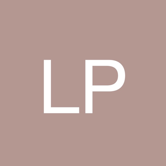 Profile Picture of Lisa Pointer (@lisalisa1981) on Poshmark