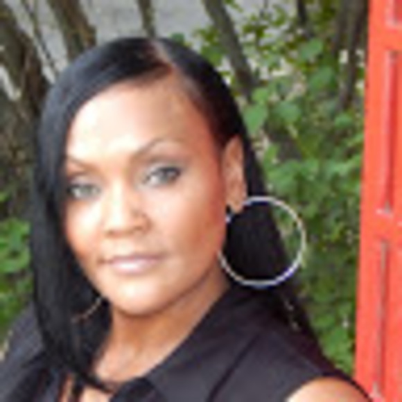 Profile Picture of L Vaughn (@lvaughn1010) on Poshmark