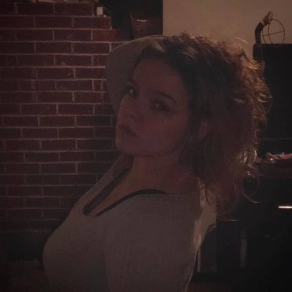 Profile Picture of Julia Ellis (@juliaellis633) on Poshmark