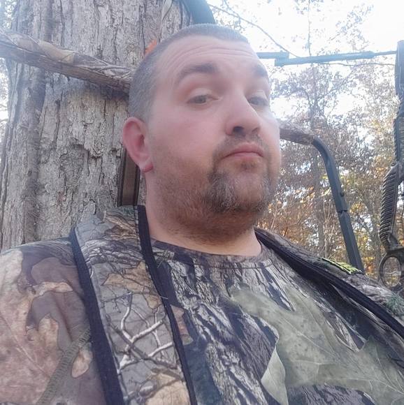 Profile Picture of David Carey (@davidcarey) on Poshmark