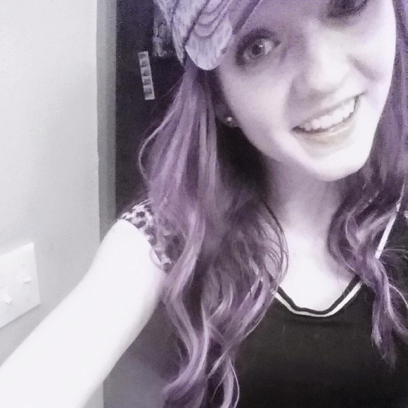 Profile Picture of Kylee Vinson (@kylee_vinson) on Poshmark
