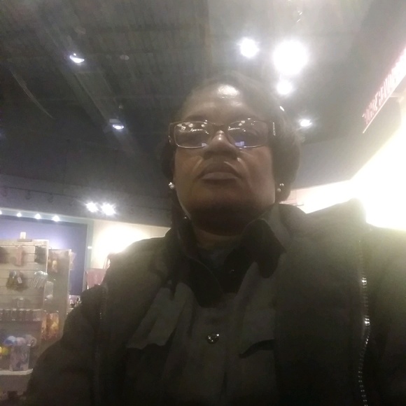 Profile Picture of Joyce Jones (@joycejones54) on Poshmark