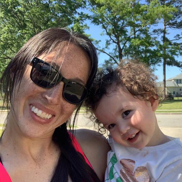 Profile Picture of Amanda Adrian (@aladrian11) on Poshmark