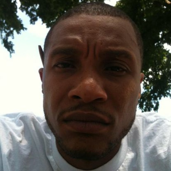 Profile Picture of Bryon Strawter (@bryonstrawter) on Poshmark