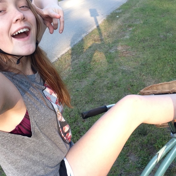 Profile Picture of Kaitlyn Bauchle (@kaitlynbb97) on Poshmark