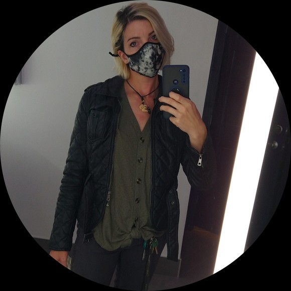 Profile Picture of Michelle Berrier (@shelly42591) on Poshmark