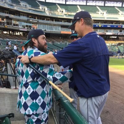 Profile Picture of Dave (@MarinersSuitGuy) on Twitter