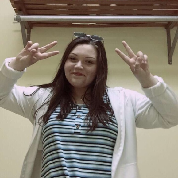 Profile Picture of Faith Birky (@faithbirky) on Poshmark