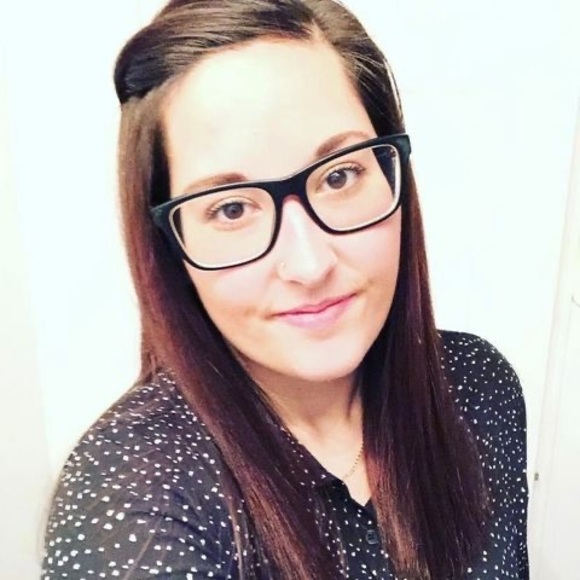 Profile Picture of Kimberly Irving (@kimberlyirvi658) on Poshmark