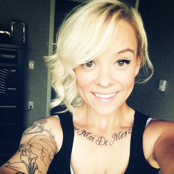 Profile Picture of Shaylee Anheluk (@shaymielke) on Poshmark
