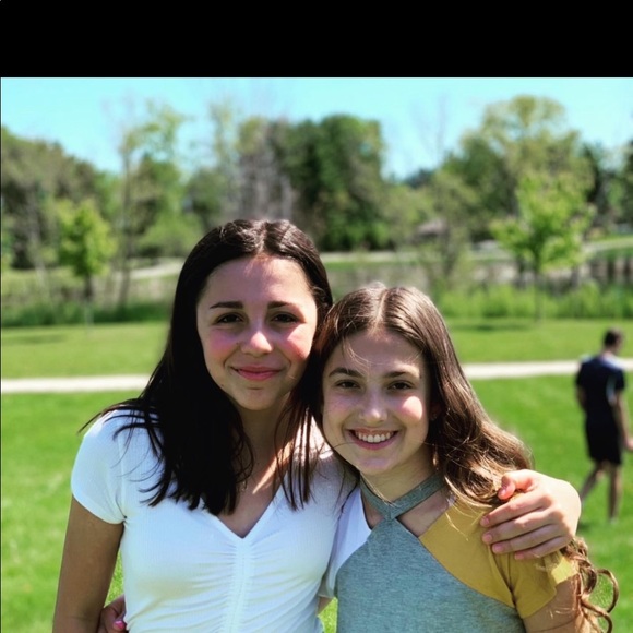 Profile Picture of Izzy Keland (@izzyk683) on Poshmark