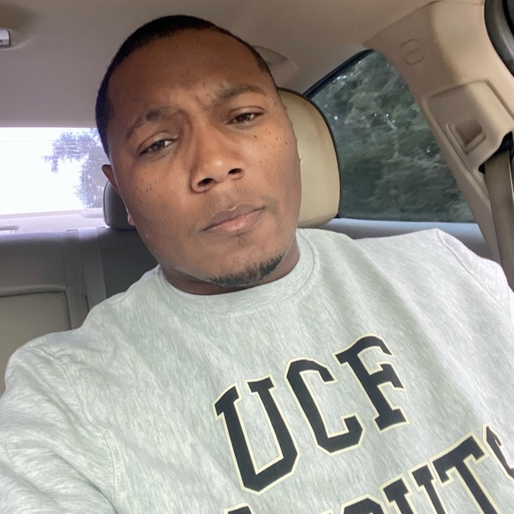 Profile Picture of Antonio Simpkins (@antoniosimpkins) on Poshmark