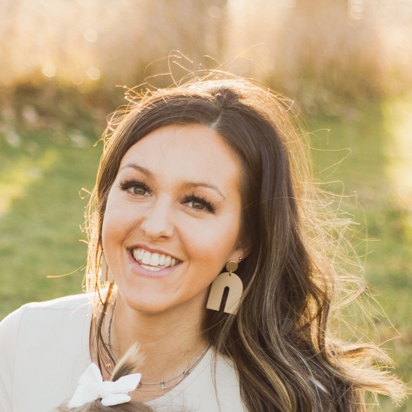 Profile Picture of Chelsea Ceccarelli (@ceccarellic) on Poshmark