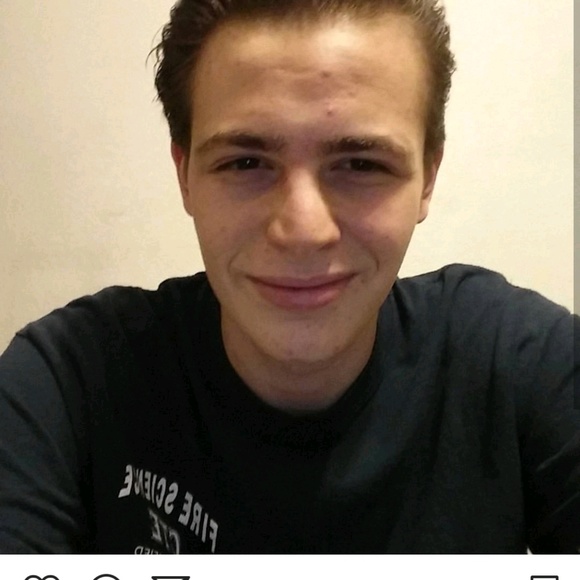 Profile Picture of Matthew Hiller (@applejuice45) on Poshmark