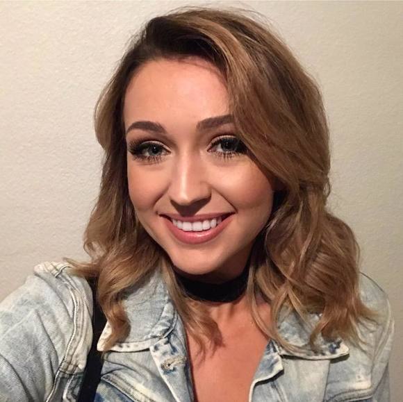 Profile Picture of Krysta Allen (@krystaslynn) on Poshmark