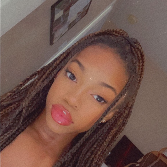 Profile Picture of Jenesis Burse (@jburse514) on Poshmark