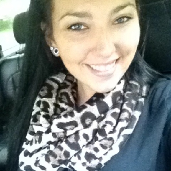 Profile Picture of Brittany Krause (@bkrauseyy) on Poshmark