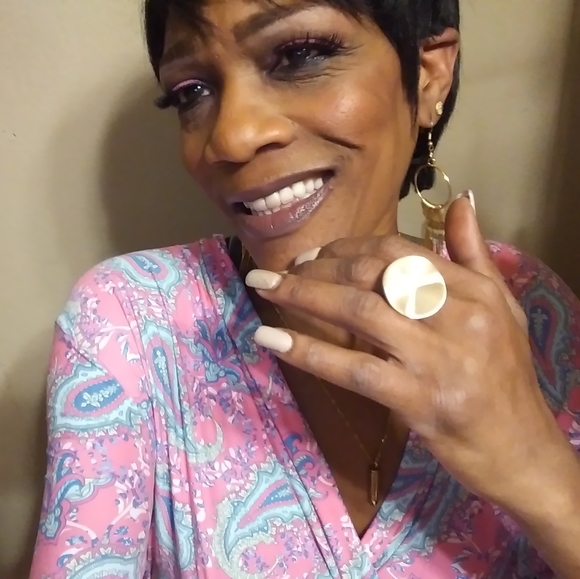Profile Picture of Bekira Rollins (@bekirarollins) on Poshmark