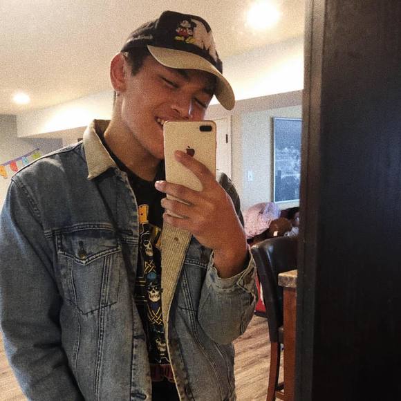 Profile Picture of Aaron Paculan (@aaronpaculan) on Poshmark