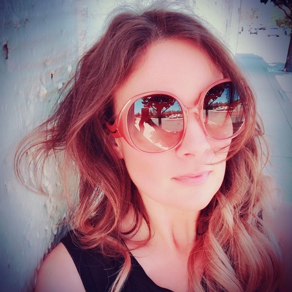 Profile Picture of Willow Moore (@westcoastwillow) on Poshmark