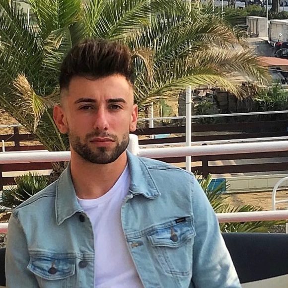 Profile Picture of Vincent Vultaggio (@vultaggio17) on Poshmark