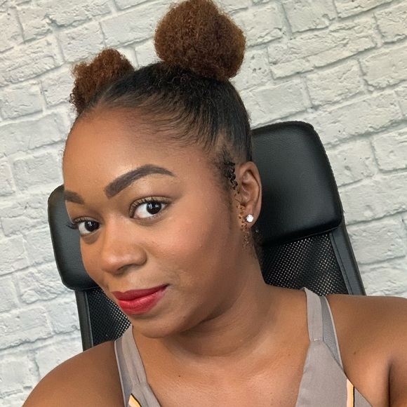 Profile Picture of Christal Hassell (@curlcraze) on Poshmark