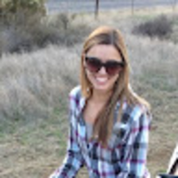 Profile Picture of Erin Laurance (@erinlaurance) on Poshmark