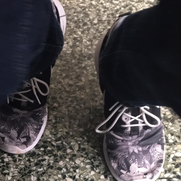 Profile Picture of Sam Robbins (@sdotrob33) on Poshmark