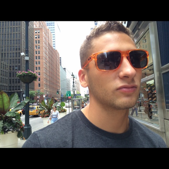 Profile Picture of Josh Reppert (@j_reppert) on Poshmark