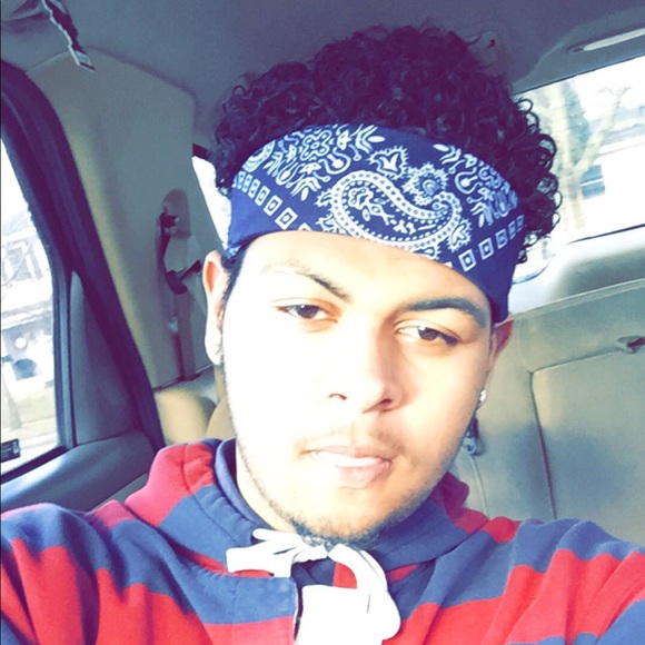 Profile Picture of Xavier Mitchell (@zaexcvi) on Poshmark