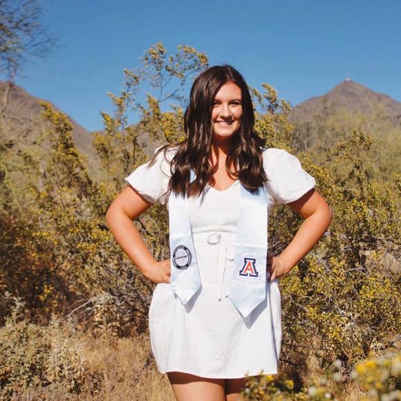 Profile Picture of Allison Hartshorne (@alliem2020) on Poshmark