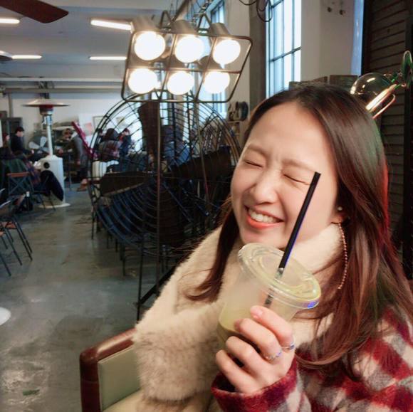 Profile Picture of Marie Kim (@missqueree) on Poshmark