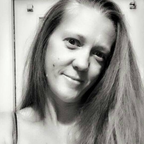 Profile Picture of Bobbie Johnson (@pitchick808) on Poshmark