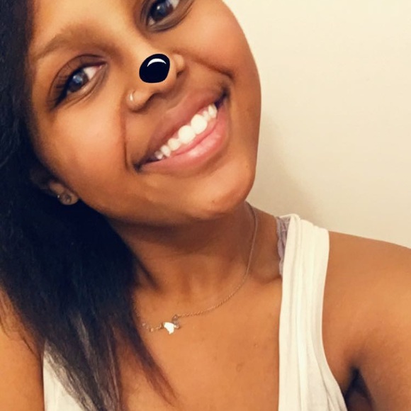 Profile Picture of Maddy Bryan (@ohhmaddy) on Poshmark