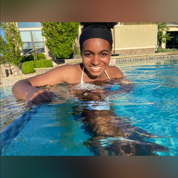 Profile Picture of Hazel King (@hazelking306) on Poshmark