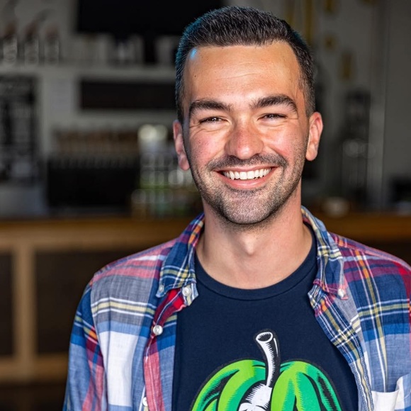 Profile Picture of Kyle Park (@kylepark41) on Poshmark