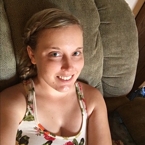 Profile Picture of Jillian Rohrer (@jrohrer1) on Poshmark