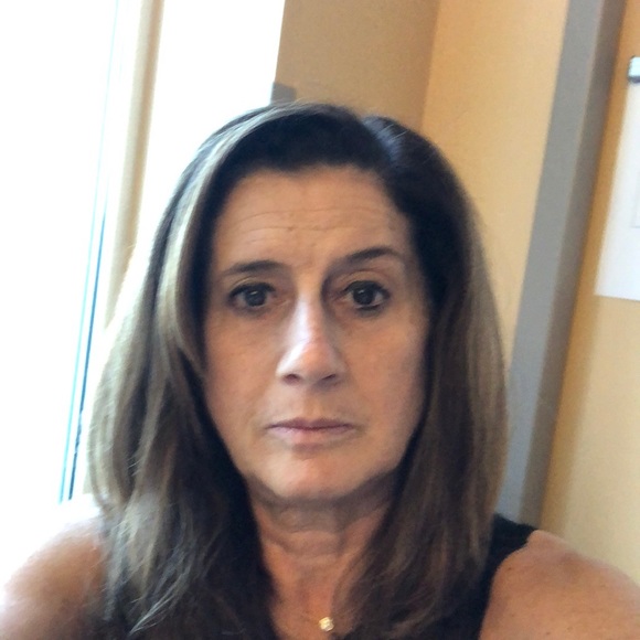 Profile Picture of Ellie Monchik (@elmo1859) on Poshmark