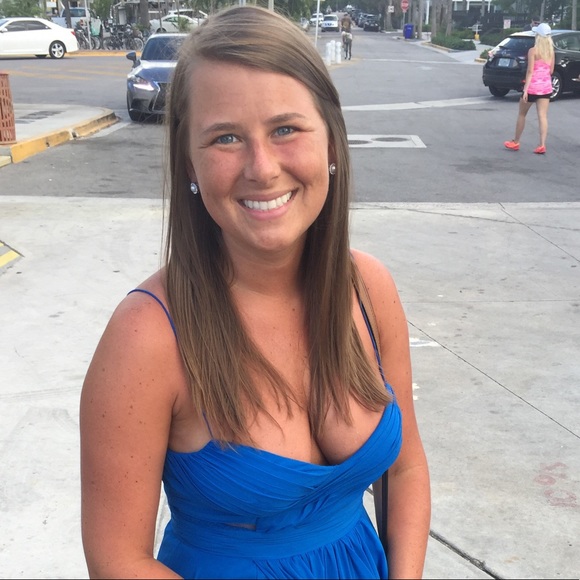 Profile Picture of Sam Cross (@seheck5) on Poshmark