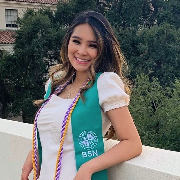 Profile Picture of Alexa Isaac (@arexaa) on Poshmark