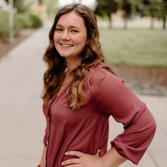 Profile Picture of Julie Hillemann (@hillemannj) on Poshmark