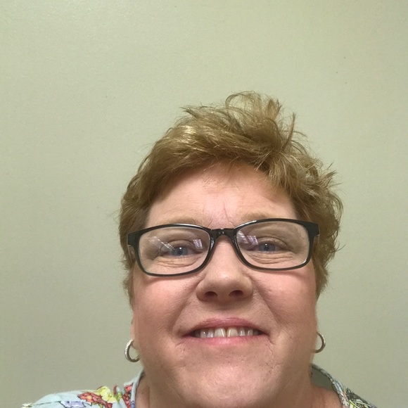 Profile Picture of Heather Ruthven (@hruthven) on Poshmark