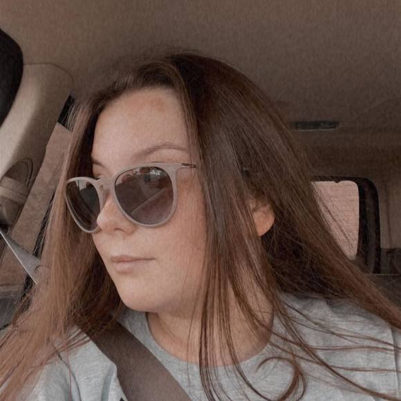 Caitlynn Boguth - Poshmark Profile Picture of Caitlynn Boguth (@caitlynnboguth) on Poshmark