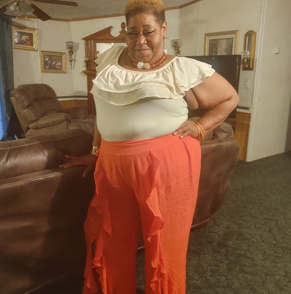 Profile Picture of Michell White (@michellw15) on Poshmark