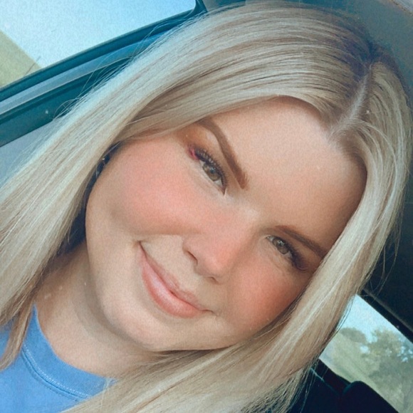 Profile Picture of Katy Mesecke (@katymesecke) on Poshmark