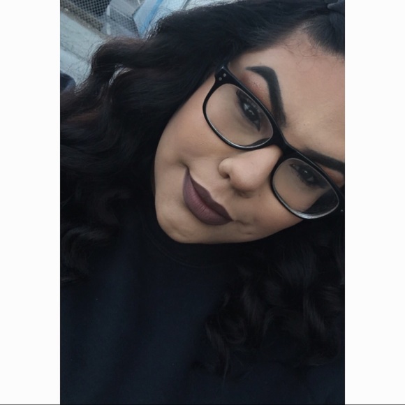 Profile Picture of Julianna Bobadilla (@julianuhhh) on Poshmark