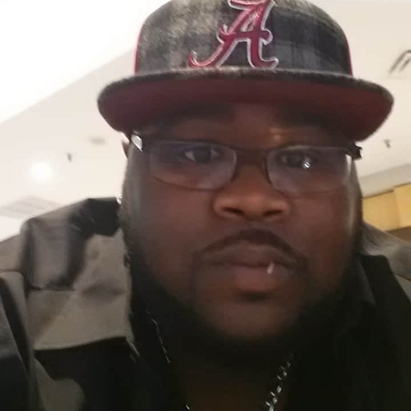 Marcus Borden - Poshmark Profile Picture of Marcus Borden (@marcusborden) on Poshmark