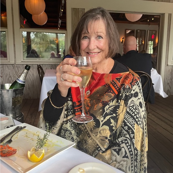 Profile Picture of Doris Ross (@doris_ross) on Poshmark