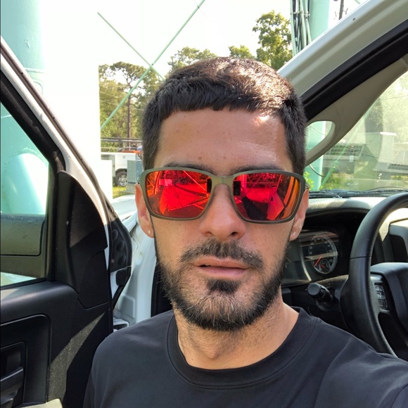 Profile Picture of Philip Gonzalez (@philip1111) on Poshmark